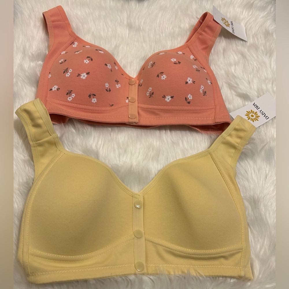 NWT. Daisy Bra Bundle Floral Peach and Yellow Women's Intimates. Set size M